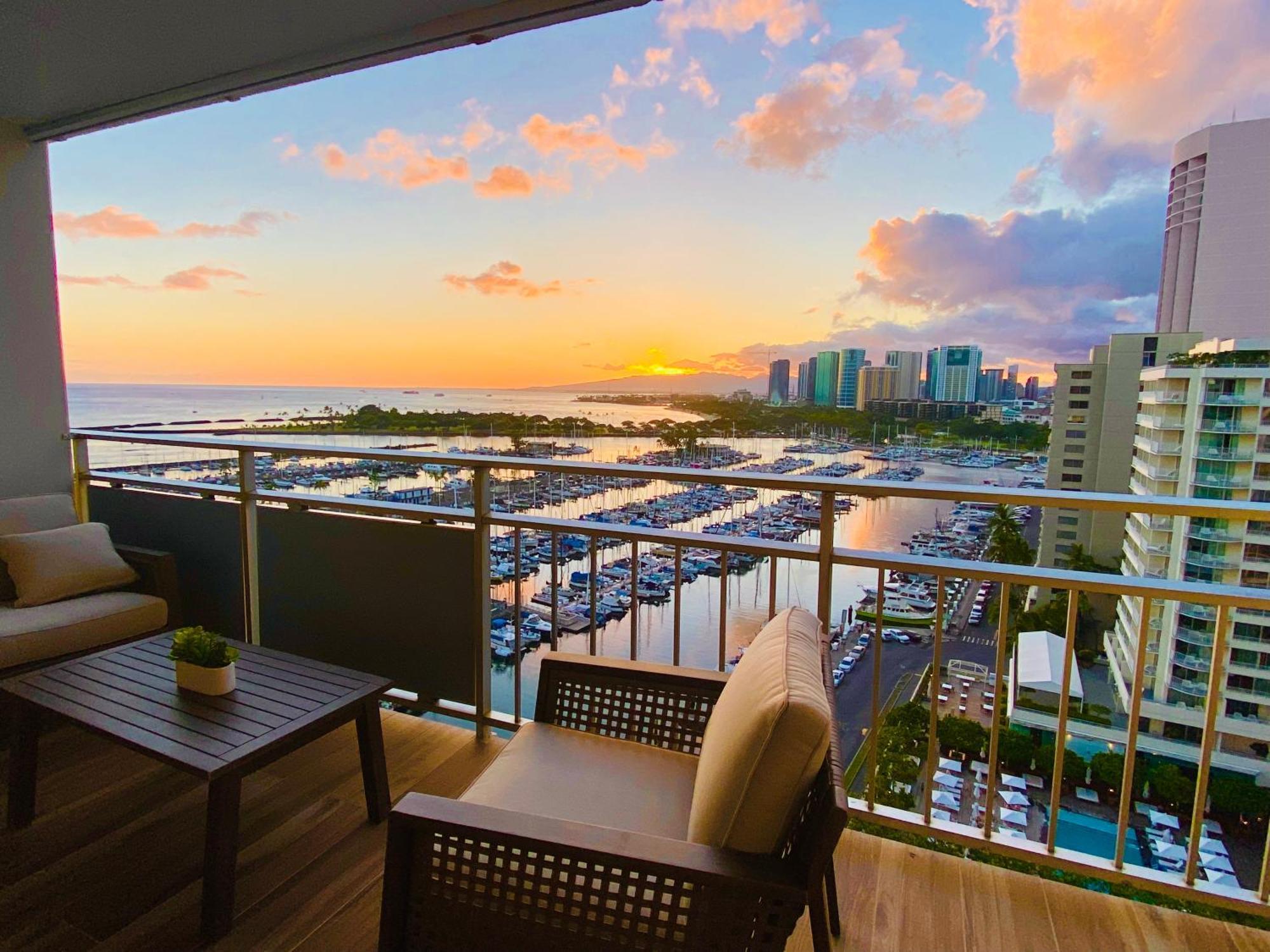 הונולולו Panoramic Oceanview Resort - Full Kitchen In Each Room, 2 Swimming Pools, Onsite Restaurants, Fireworks Every Friday מראה חיצוני תמונה