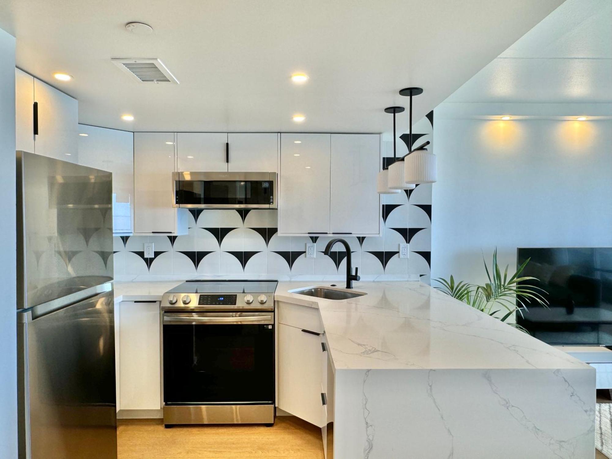 הונולולו Panoramic Oceanview Resort - Full Kitchen In Each Room, 2 Swimming Pools, Onsite Restaurants, Fireworks Every Friday מראה חיצוני תמונה