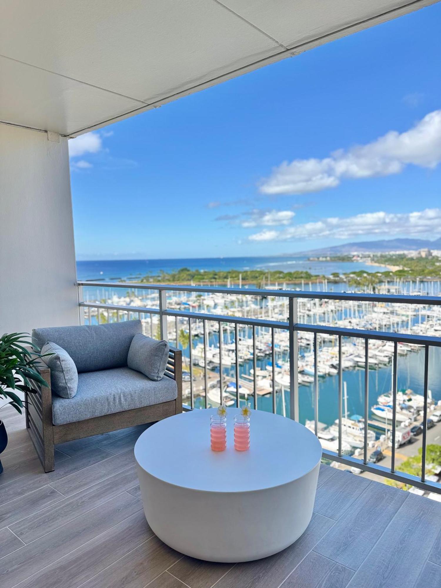 הונולולו Panoramic Oceanview Resort - Full Kitchen In Each Room, 2 Swimming Pools, Onsite Restaurants, Fireworks Every Friday מראה חיצוני תמונה