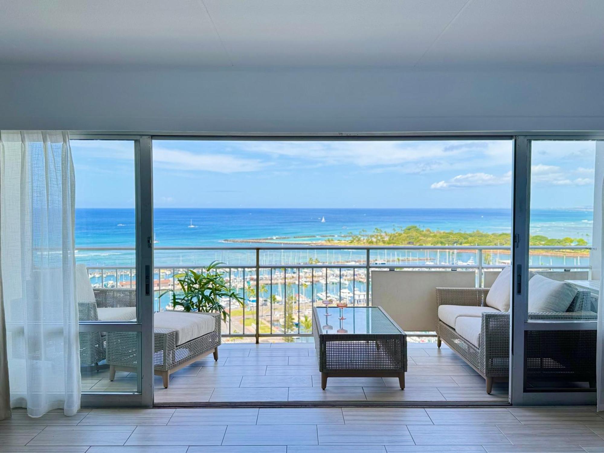 הונולולו Panoramic Oceanview Resort - Full Kitchen In Each Room, 2 Swimming Pools, Onsite Restaurants, Fireworks Every Friday מראה חיצוני תמונה